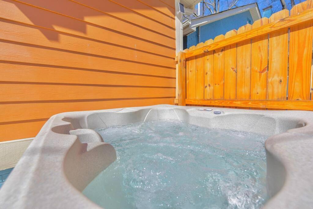 Brand New Cozy Modern Bungalow W/Hot Tub+Movieroom 7 Min From Uptown Шарлотт Экстерьер фото